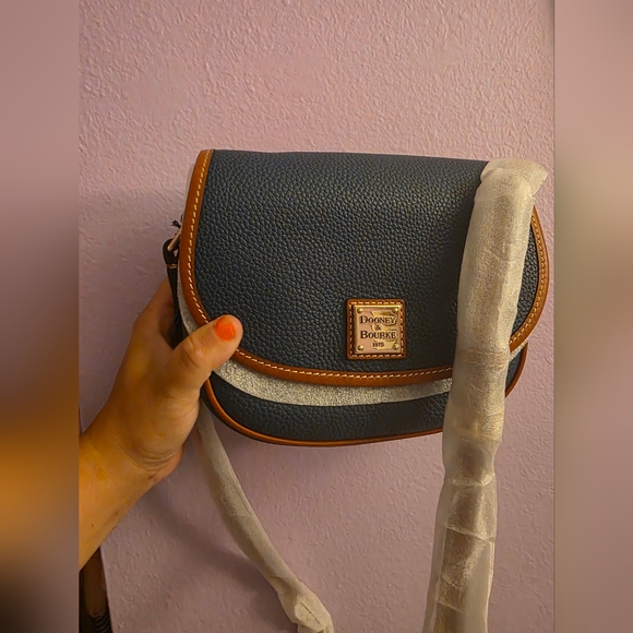 NWT Dooney & Bourke Navy and Tan Crossbody Bag with Dustbag - Picture 1 of 6